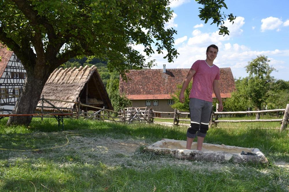 Mit nackten Füßen durchs Freilichtmuseum