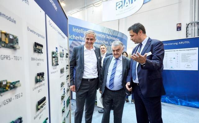 Ministerbesuch auf dem Messestand der TAS