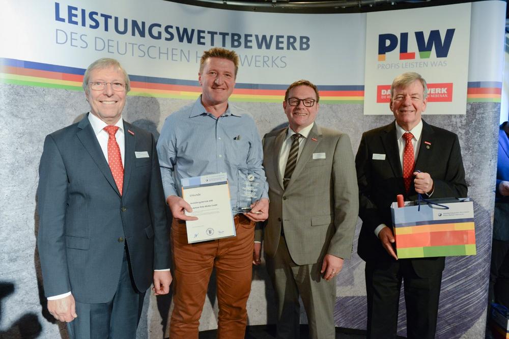 Autohaus Peter Müller GmbH aus Heidelberg erhält Ausbildungs-Stele