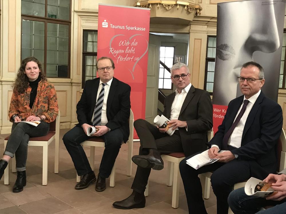 Taunus Sparkasse und Sparkassen-Kulturstiftung Hessen-Thüringen fördern freiwilliges Engagement einer jungen Erwachsenen bei Bad Homburger Schlosskonzerten