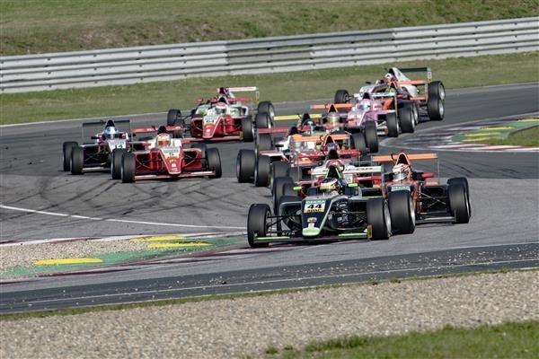 Saisonauftakt des ADAC GT Masters