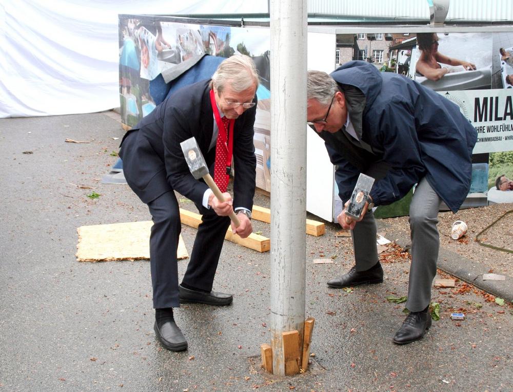 Symbol „Maibaum“ als Zeichen des Maimarkts 2019 übergeben