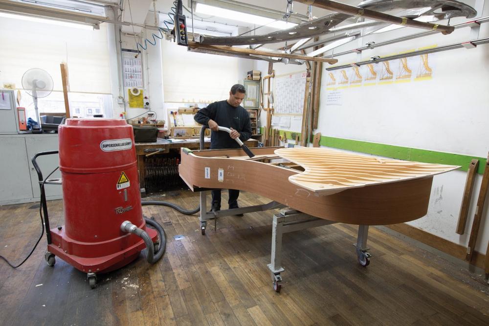 Handwerk auf allerhöchstem Niveau: Ruwac-Sauger in der Klavierproduktion von Steinway & Sons