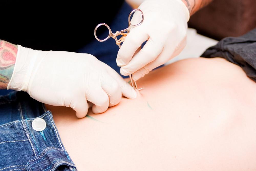 Medizinischer Expertenrat im Online-Chat: Tattoo und Piercing – Welche Risiken birgt der Körperschmuck?