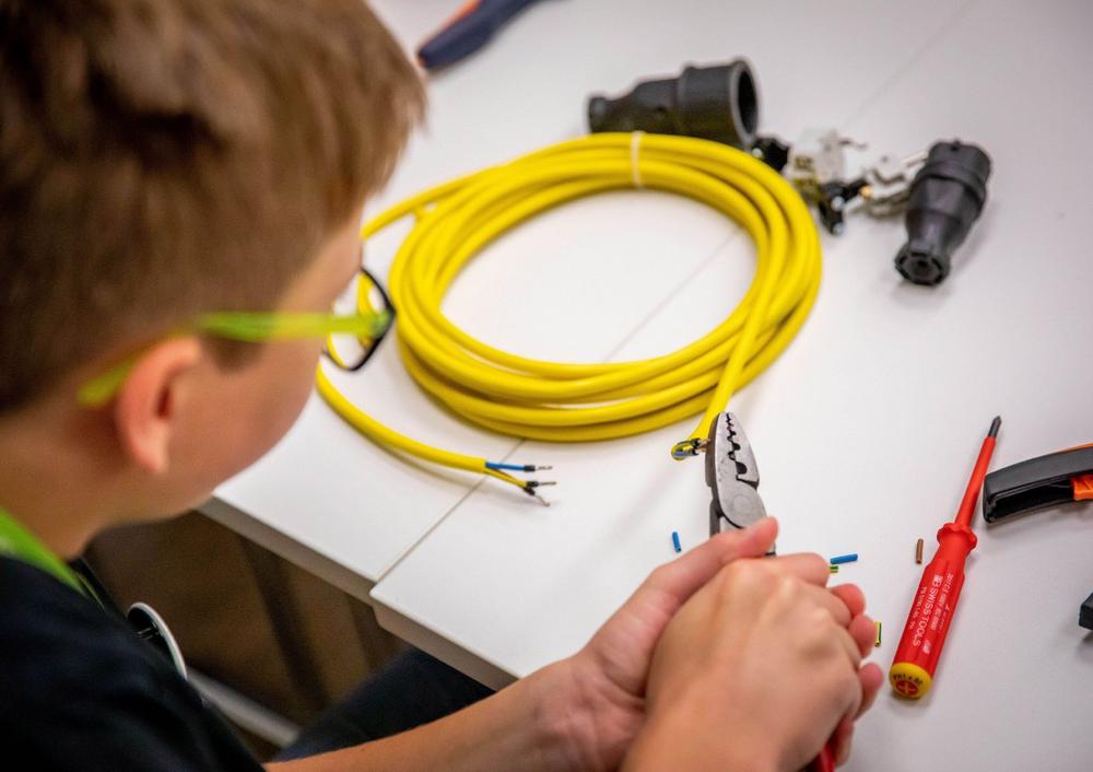 Hightech, Roboter & Co.: Schüler tauchen in die dentale Technikwelt ein