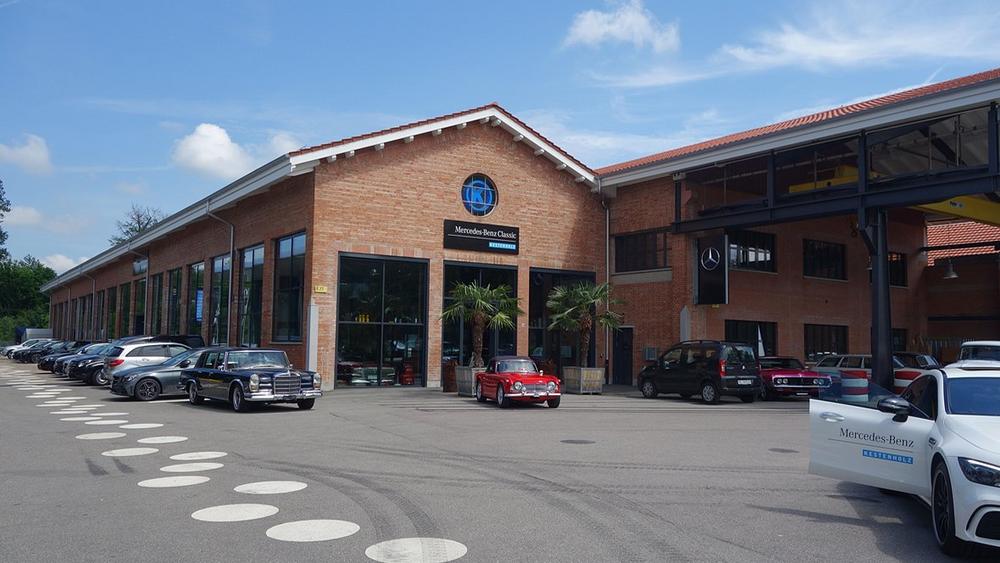 Start der exklusiven Rallye „Passione Caracciola“ im Mercedes-Benz Classic Center von KESTENHOLZ in Pratteln