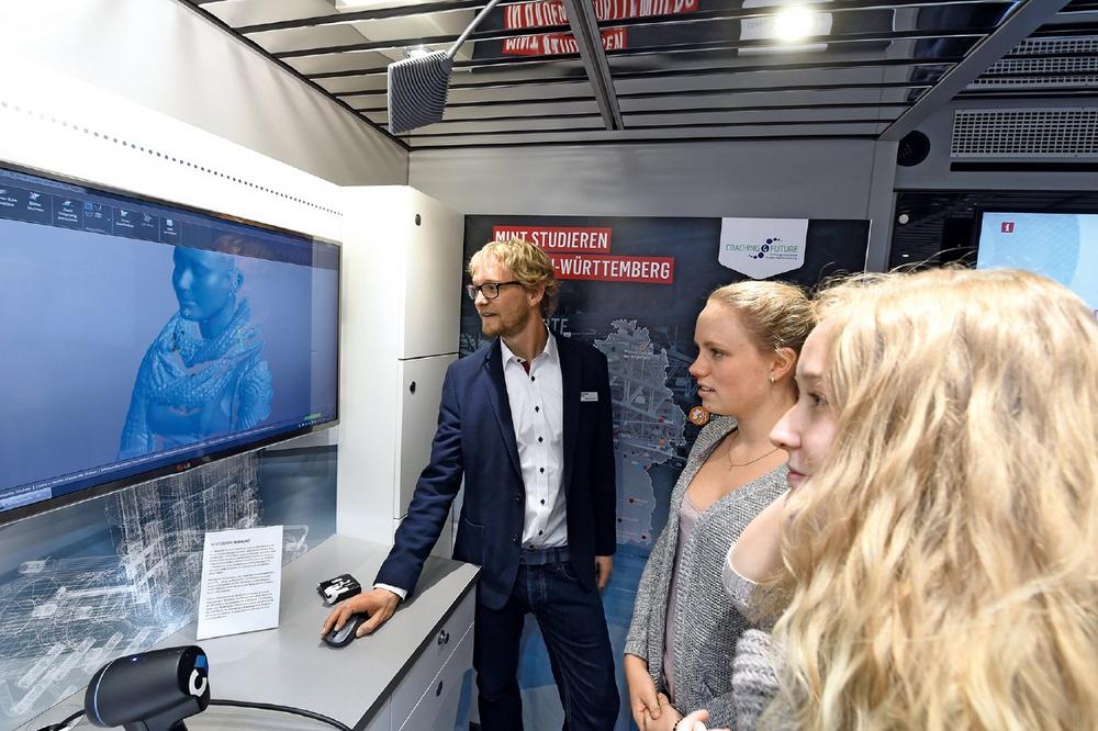 DISCOVER INDUSTRY zeigt Jugendlichen in Waldshut Entwicklungen und Berufsbilder in der Industrie 4.0