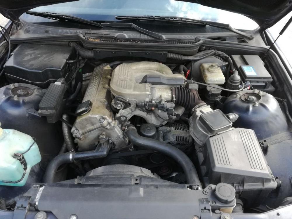 Wenn alte Schrottautos einfach am Straßenrand abgestellt werden