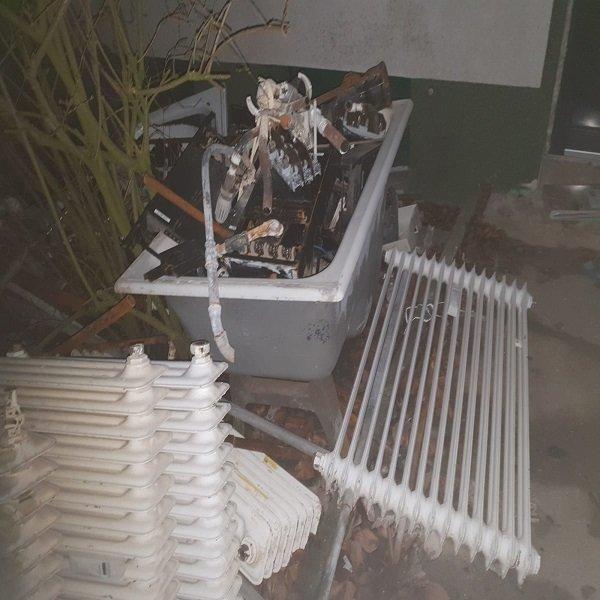 Das Team der Schrottabholung in Mönchengladbach bereit sind