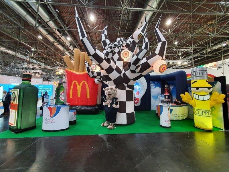 Aufblasbarer Messestand