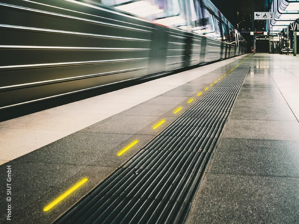 Lenkung von Fahrgastströmen in Bahnsystemen macht ÖPNV sicherer und komfortabler