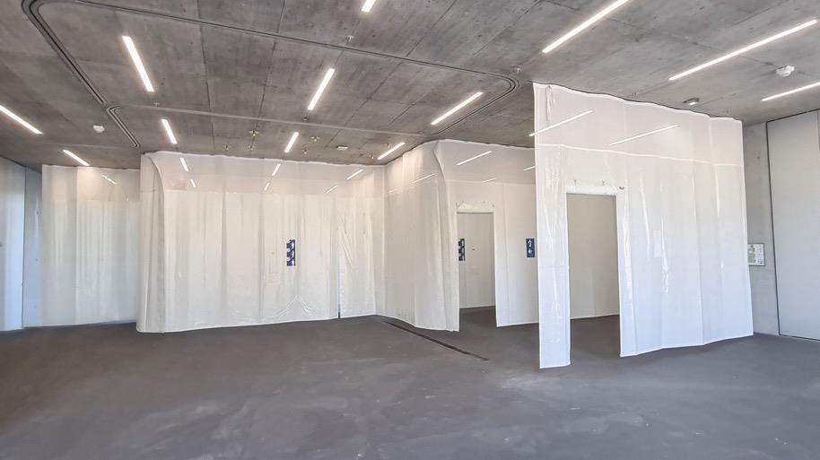 Schiebevorhänge als Sichtschutz in Ambulanzhalle