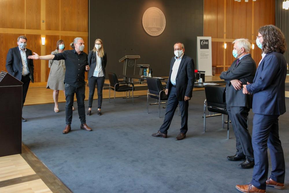 NFDI4Culture Ziel der Sommerreise von Minister Konrad Wolf