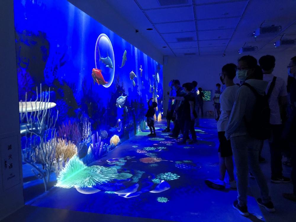 In Taiwan tauchen Besucher mit Hilfe von Christie Laserprojektoren und Bildbearbeitungssystemen in die Welt der Meere ein