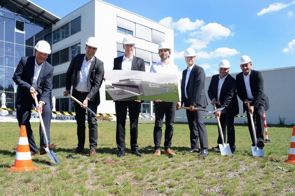 Spatenstich für Hochvolt-Batterieprüfzentrum am Hauptsitz in Ehningen