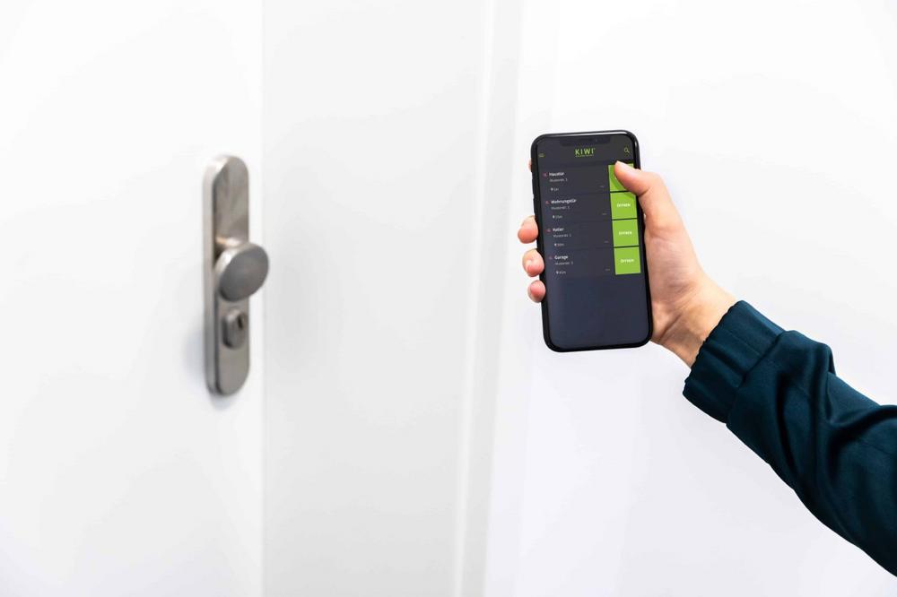Novoferm und KIWI bringen „intelligente“ Stahltür auf den Markt