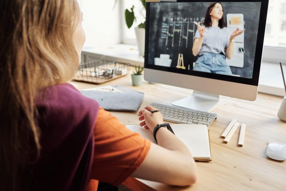 Digitale Lehre: „Verband macht Schule“ bietet Webinarreihe für Pädagogen