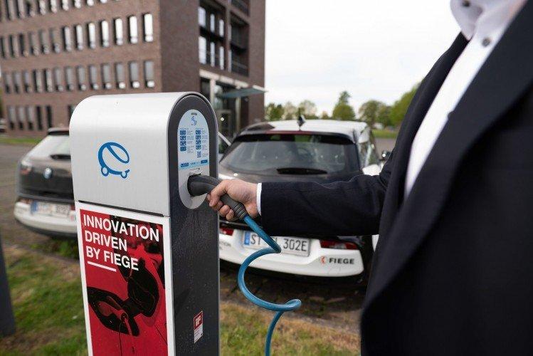 Fiege und innogy entwickeln lokales Lastmanagement für E-Mobilität