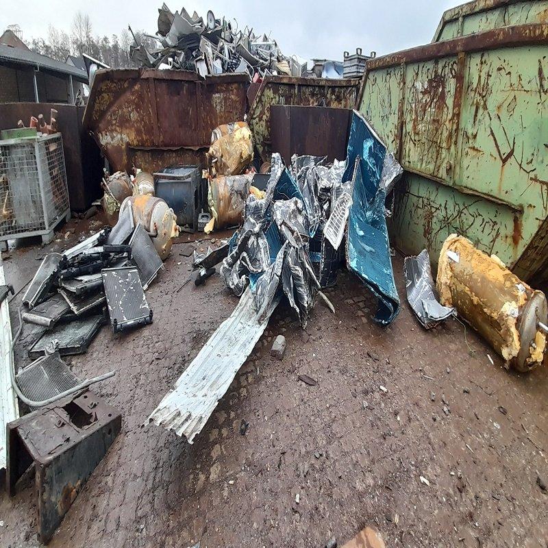 Die Schrottabholung Aachen sammelt Schrott nicht nur in Aachen selbst, sondern auch im benachbarten Holzminden kostenlos ein