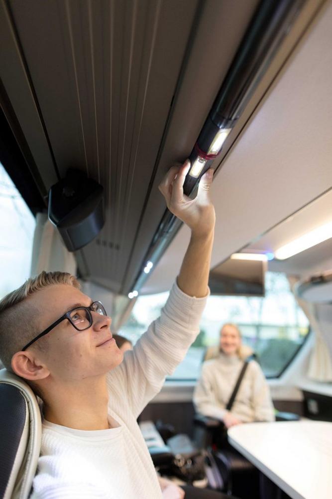 Mit dem Reisebus zur Schule