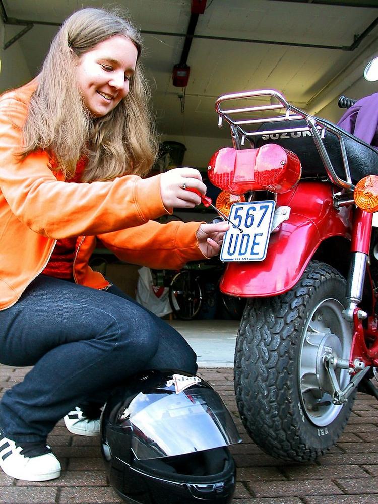 Neue Mofa- und E-Scooterschilder ab 1. März