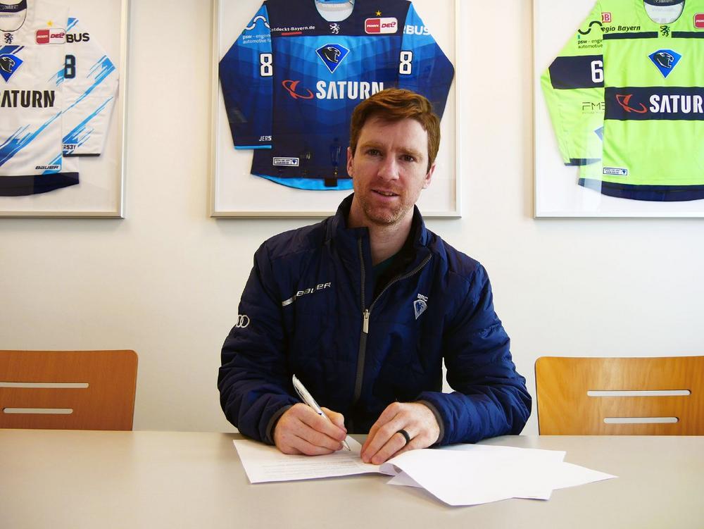 ERC verlängert mit Top-Verteidiger