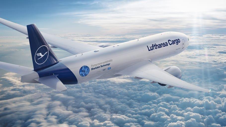 Die Natur als Vorbild: Lufthansa Group und BASF bringen Sharkskin-Technologie in Serie
