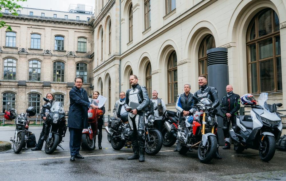 Motorrad-Community trifft Bundesverkehrsminister Scheuer in Berlin