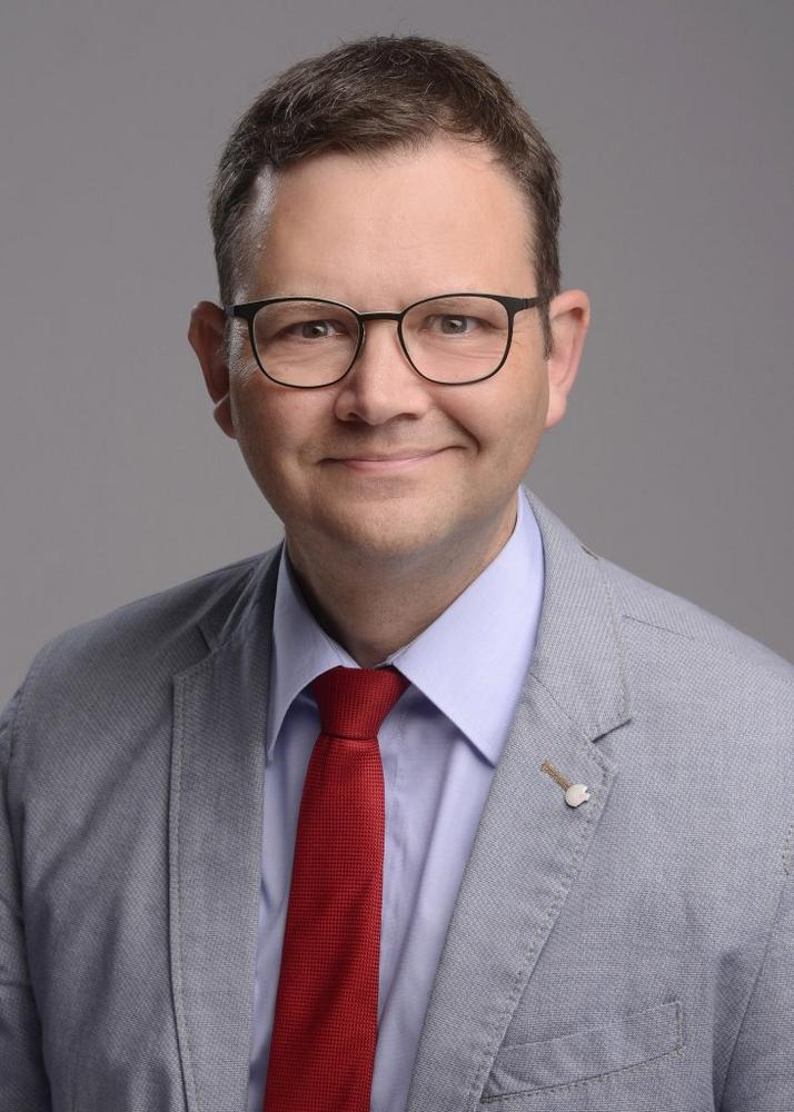 Professor Dr. Ralf Haderlein als Leiter des zfh einstimmig wiedergewählt