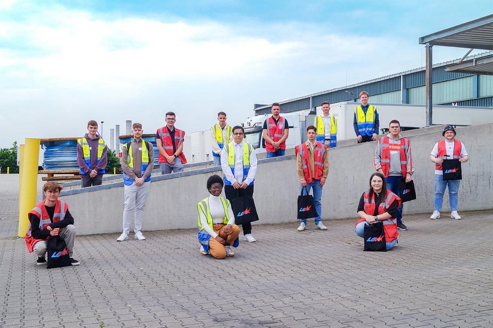 New trainees launch their career at LOXX in Gelsenkirchen