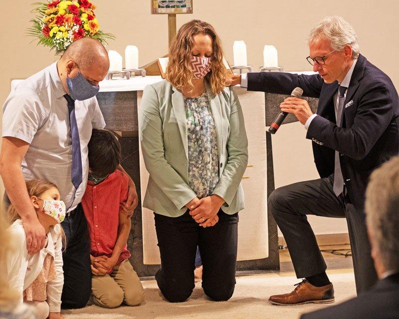 Adventisten: Pastorin Marjukka Ostrovljanovic in Regensburg eingesegnet