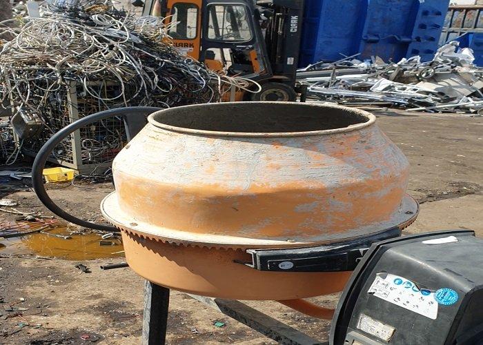 Wir holen den Schrott kostenlos bei dir ab in Neuss und Umgebung Top Service Schnell und Sicher