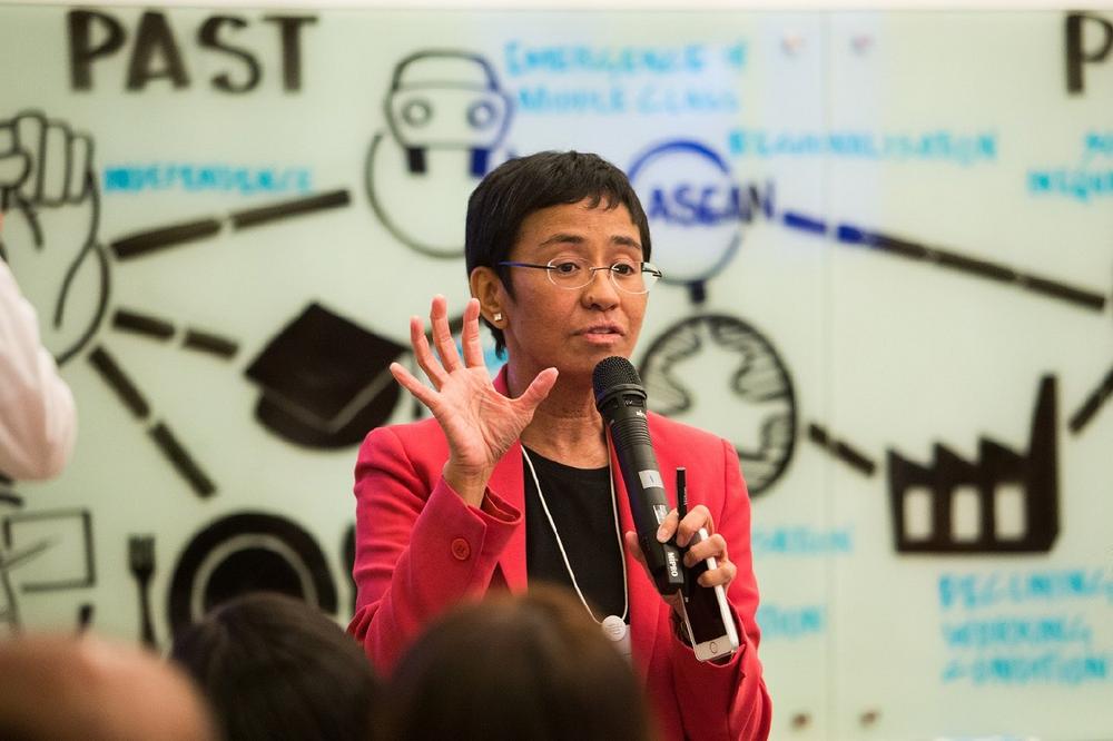 PEN fordert Freispruch für philippinische Journalistin Maria Ressa und ernennt sie zum PEN-Ehrenmitglied