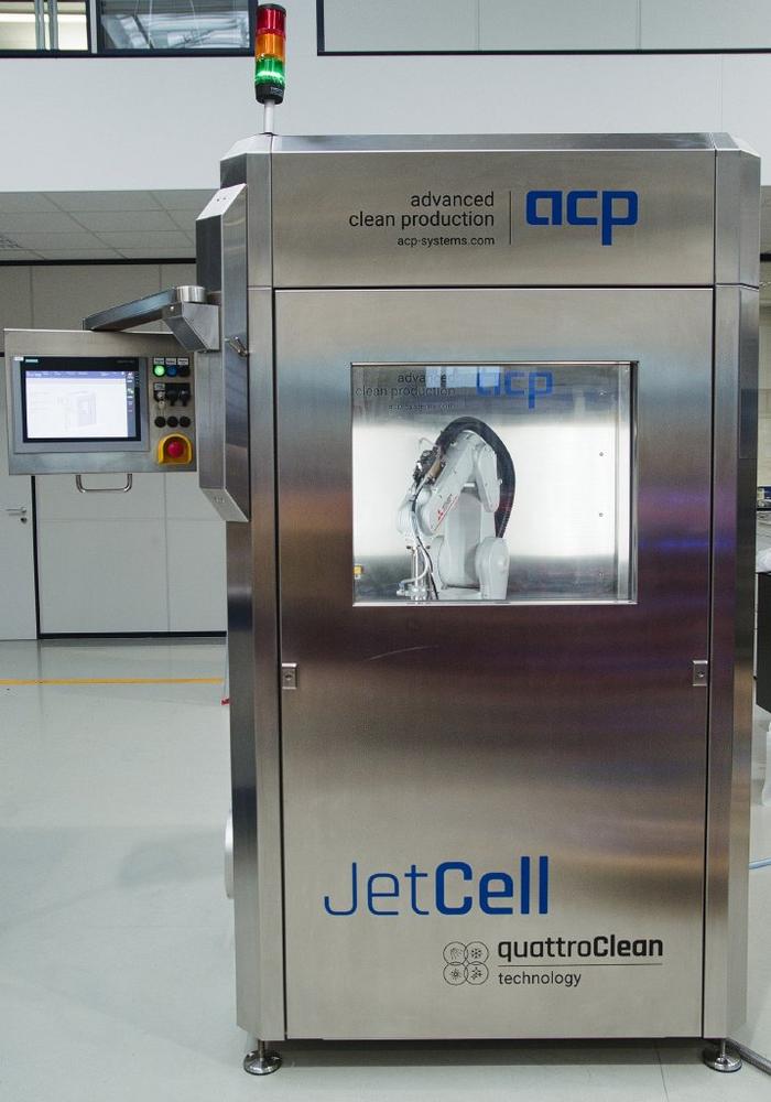Fully automated, dry cleaning solution for high purity applications