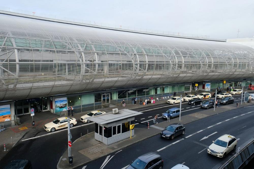 Flughafen Düsseldorf: Öffentliche Sanitäranlagen im Dauerbetrieb