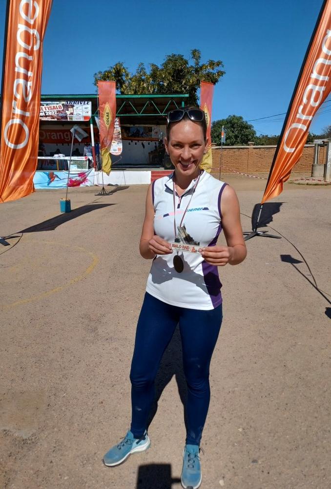 Diana Uschner gewinnt den 2. Platz beim Trailrun in Madagaskar