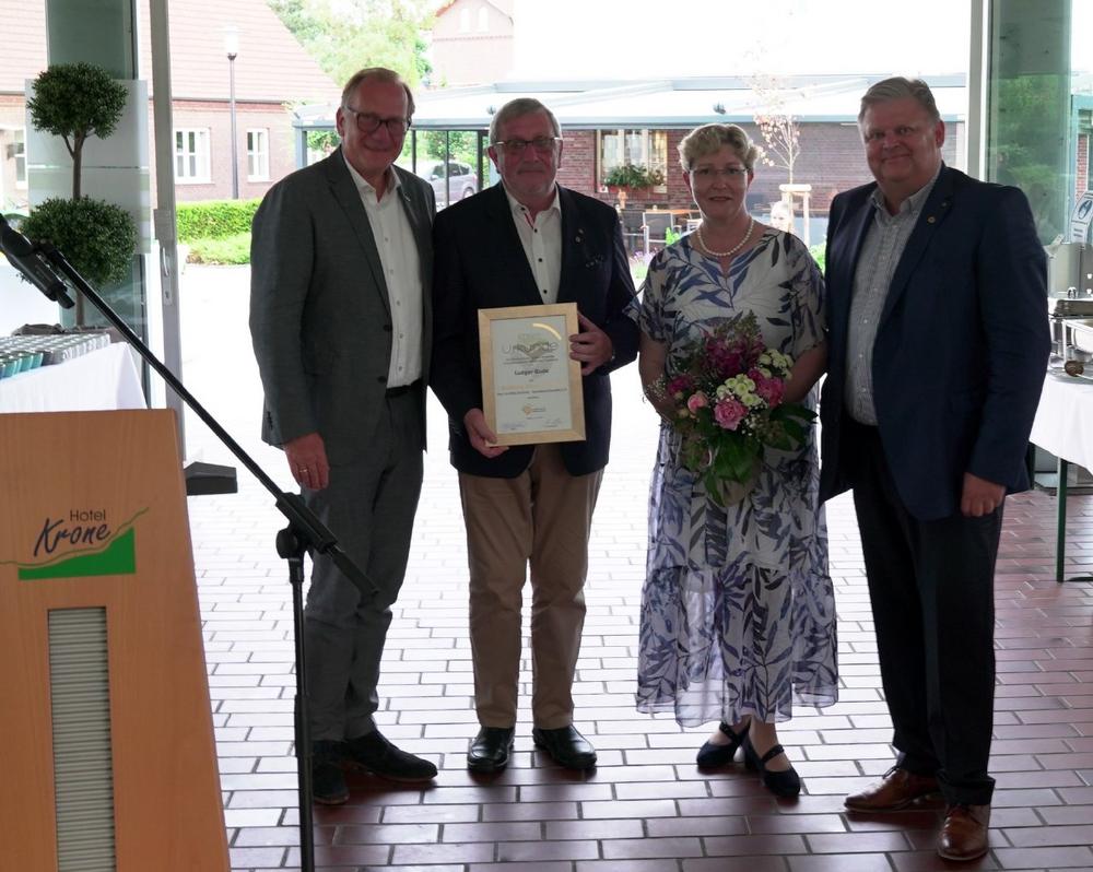 LBT-Vizepräsident Ludger Gude mit Goldener Ehrennadel ausgezeichnet