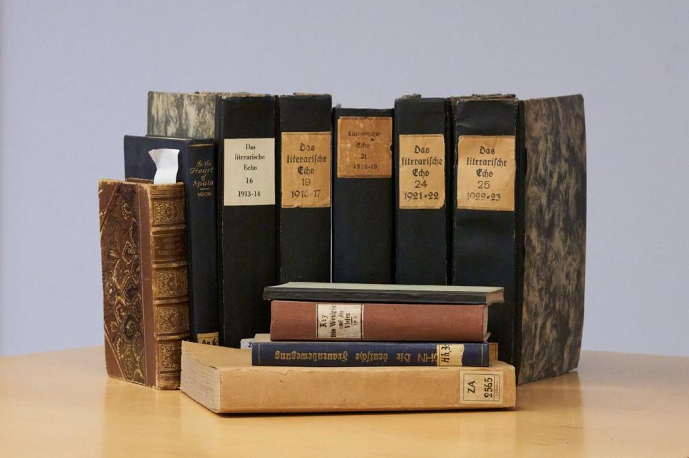 Klassik Stiftung Weimar restituiert Bücher an Erben von Julius Wahle |Stolpersteinverlegung in Dresden