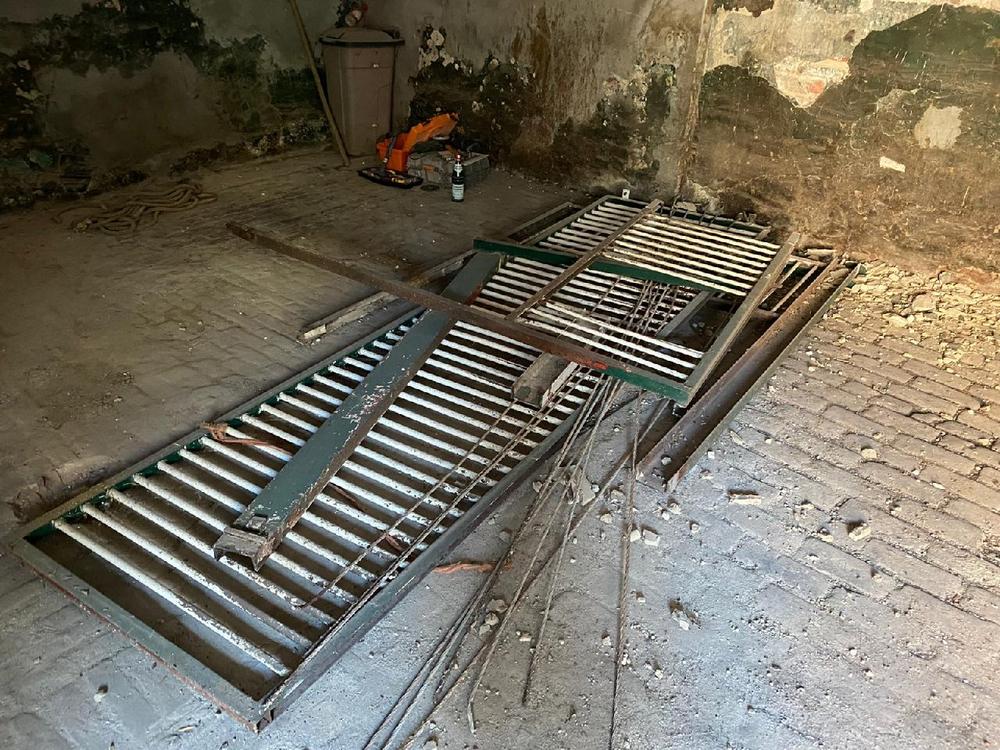 Unser Schrottabholung Bedburg entrümpeln ihren Keller und Dachboden