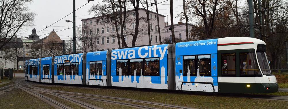 Christkindltram und Gepäckbus bringen Weihnachtsstimmung nach Augsburg