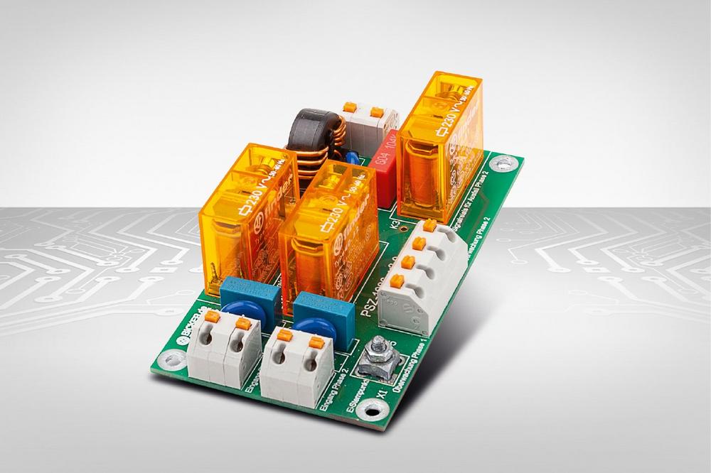 Redundancy module for phase monitoring with automatic changeover