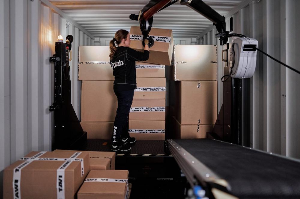 TAWI kündigt NEUE mobile Hebelösung zum Entladen von Frachtcontainern an