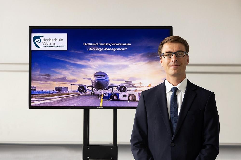 Neuberufung von Dr. Erik Hemmer im Fachbereich Touristik/Verkehrswesen