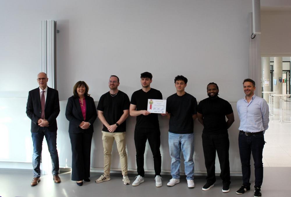 Zukunftsweisend und praxisnah: Hackathon „Innovative Geschäftsmodelle für die digitale Zukunft“