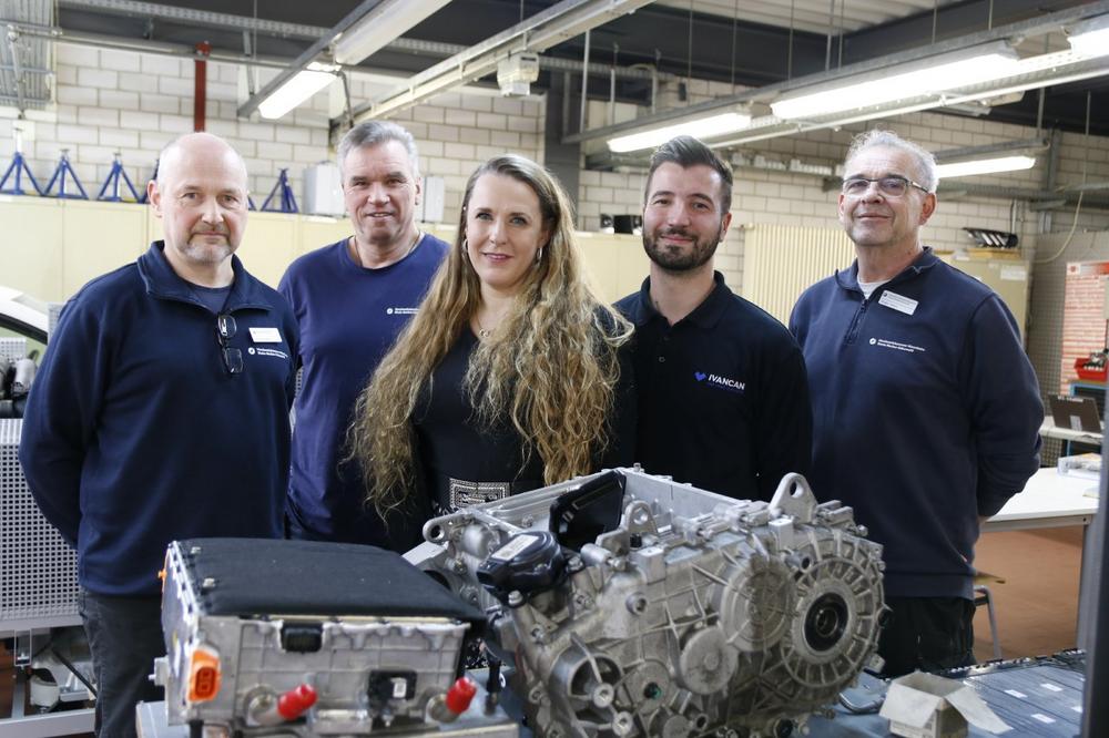 Mit Hochvoltbatterie, Elektromotor und Ladegeräten jetzt noch mehr Material zum Üben