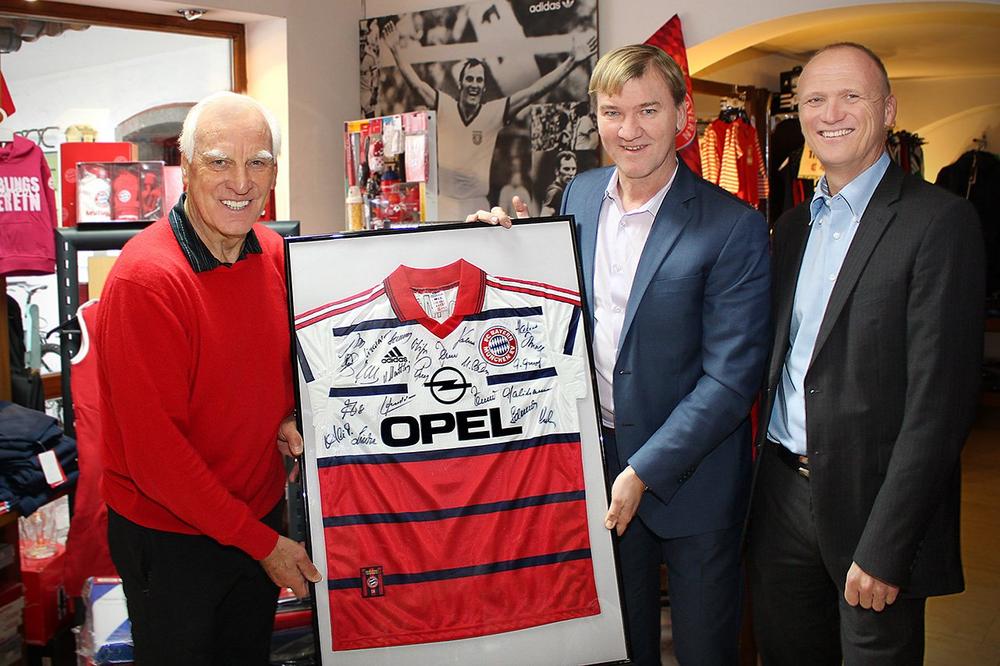 SCALTEL AG versteigert Trikot des FC Bayern München