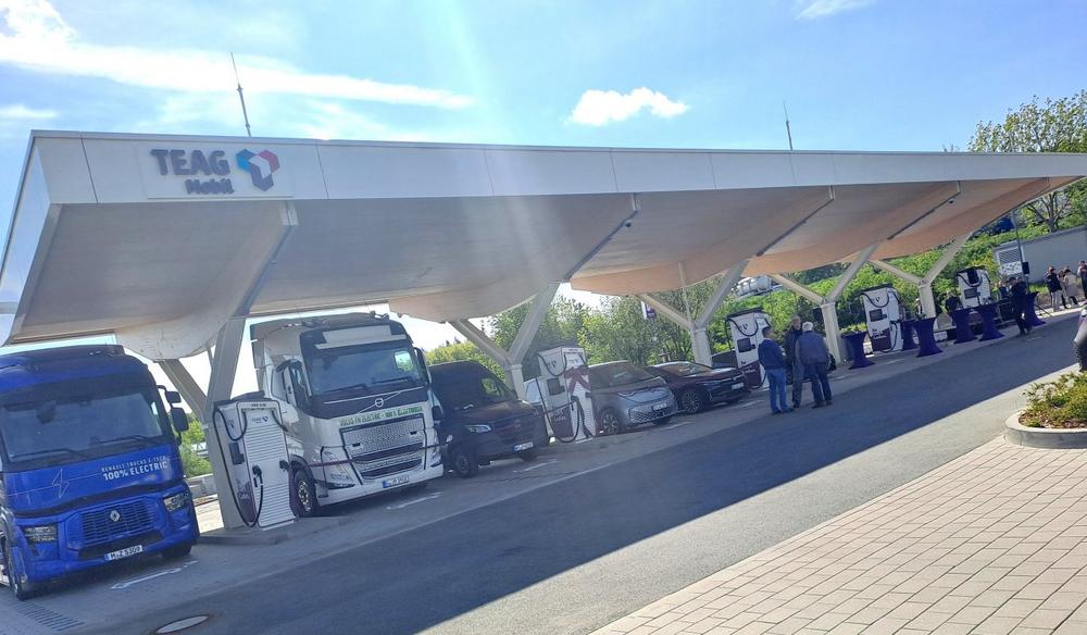 TEAG Mobil nimmt in Schleiz Thüringens „grünsten“ Ladepark in Betrieb