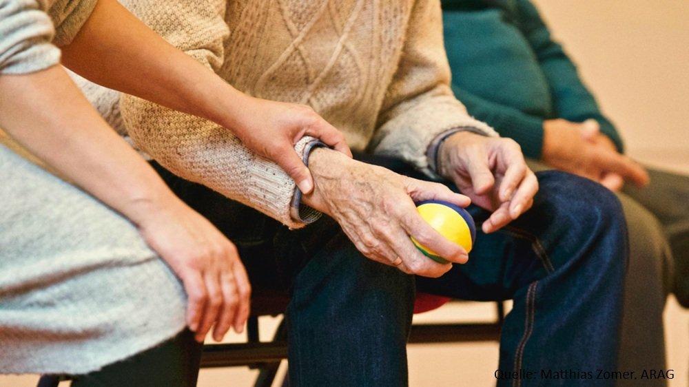 ARAG Verbrauchertipps zum Tag der Pflegenden