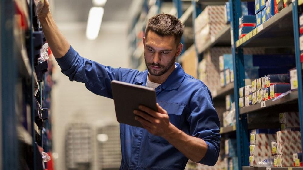 Verborgenes Kapital freisetzen – Wie Sie Lagerbestände aus Filialen auf eBay gewinnbringend verkaufen