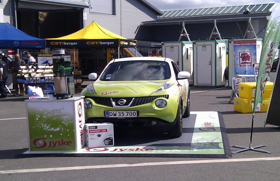 EXPO-dekor ist ein mit Logos bedruckbarer Boden für Messestände im Freien